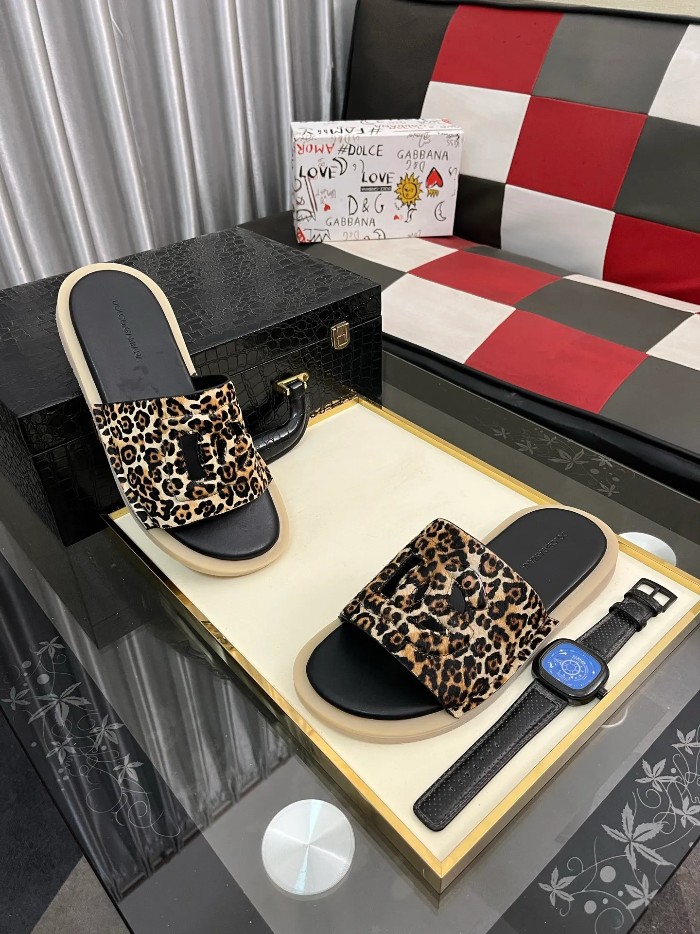 Men's Men's Shoes 💰340⌚️⌚️ (DG) The latest casual slippers are fashionable and versatile, and can add luster to various looks. Create an exquisite design with unique dynamic vitality and modern atmosphere, showing modern elegance. Size: 38-442️⃣Colors available